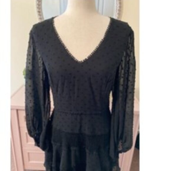 V-NECK BLACK LACE COCKTAIL DRESS - Picture 2 of 4